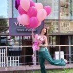 Фонтан гелієвих кульок в малиновому кольорі