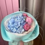 Букет з гортензій, півоній, троянди