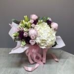 Букет з гортензії, троянди, діантуса, тюльпану, евкаліпту, півонії
