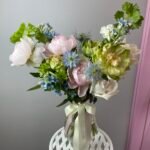 Букет Молюцела , Нігела , Оксіпеталум , Півонія , Троянда