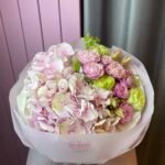 Букет з гортензії, троянди, клематіса, серурії