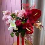 Букет з Антуріума, Півонії, Лілії, Аспрагуса, Хіперикума, Троянди, Еустоми