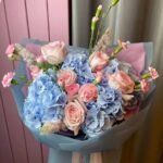 Букет з гортензії, троянди, діантуса, спіреї